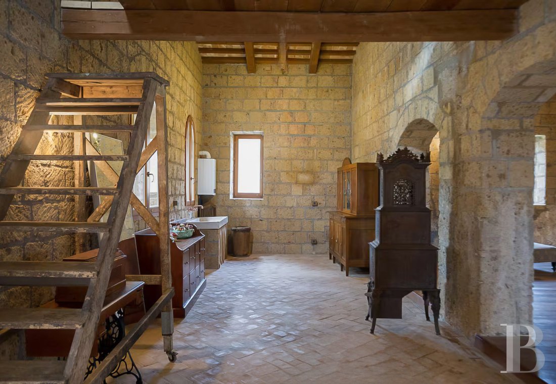 En Italie, au sud de Tuscania dans la province de Viterbe, une ancienne abbaye cistercienne réhabilitée au tournant du siècle - photo  n°17